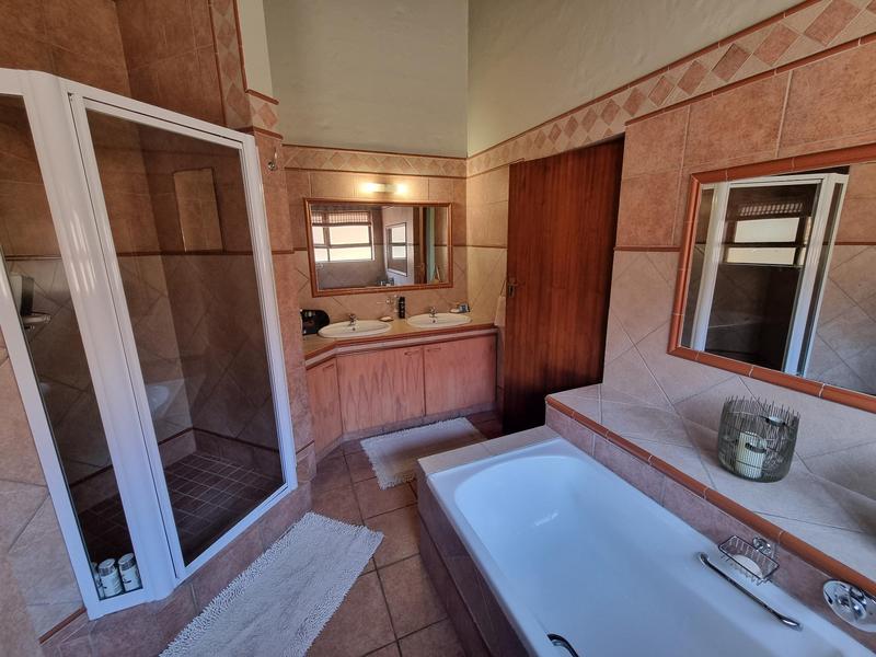 5 Bedroom Property for Sale in Outeniqua Strand Western Cape